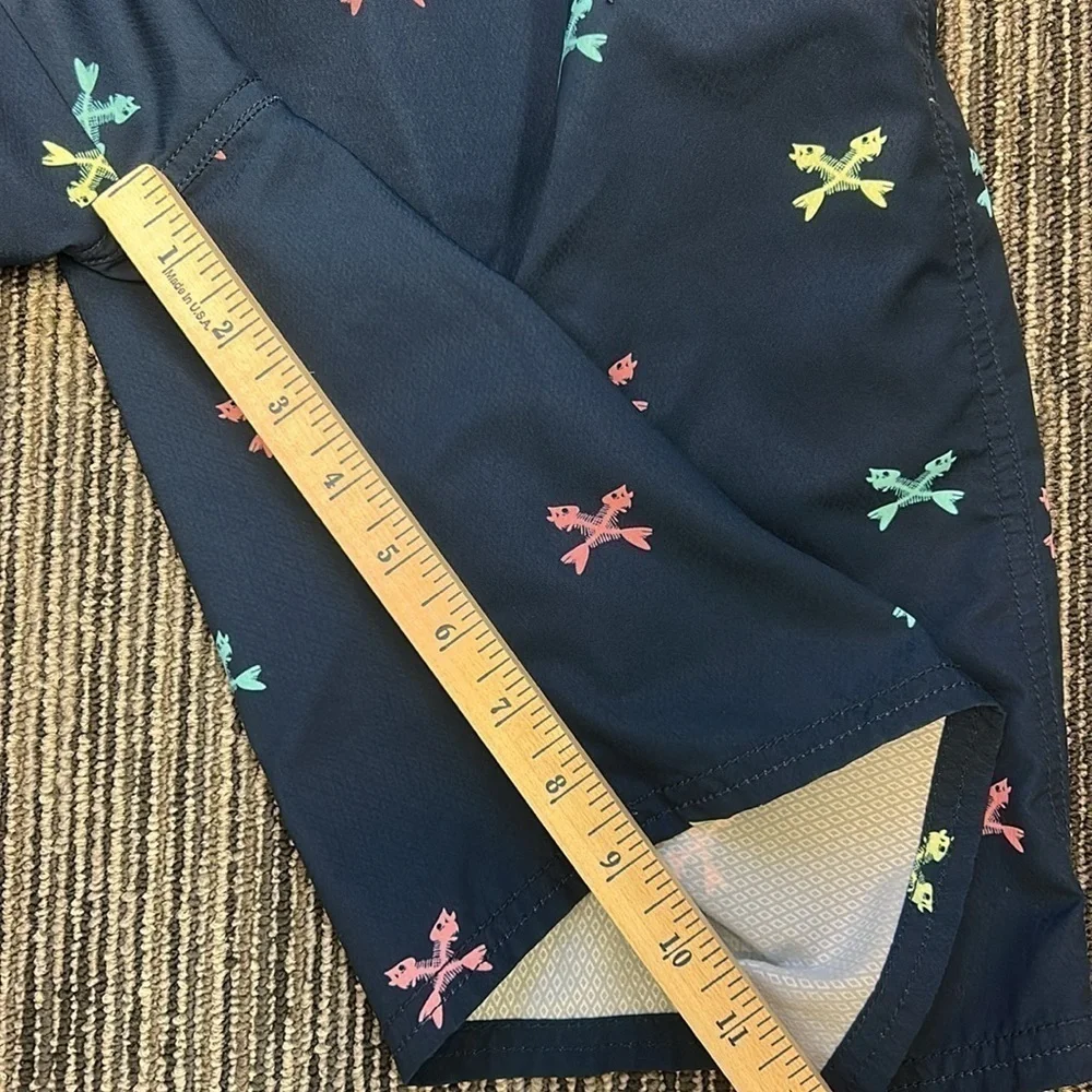Vineyard Vines Men’s Fishbone Board Shorts Swim Trunks Blue Size 34”